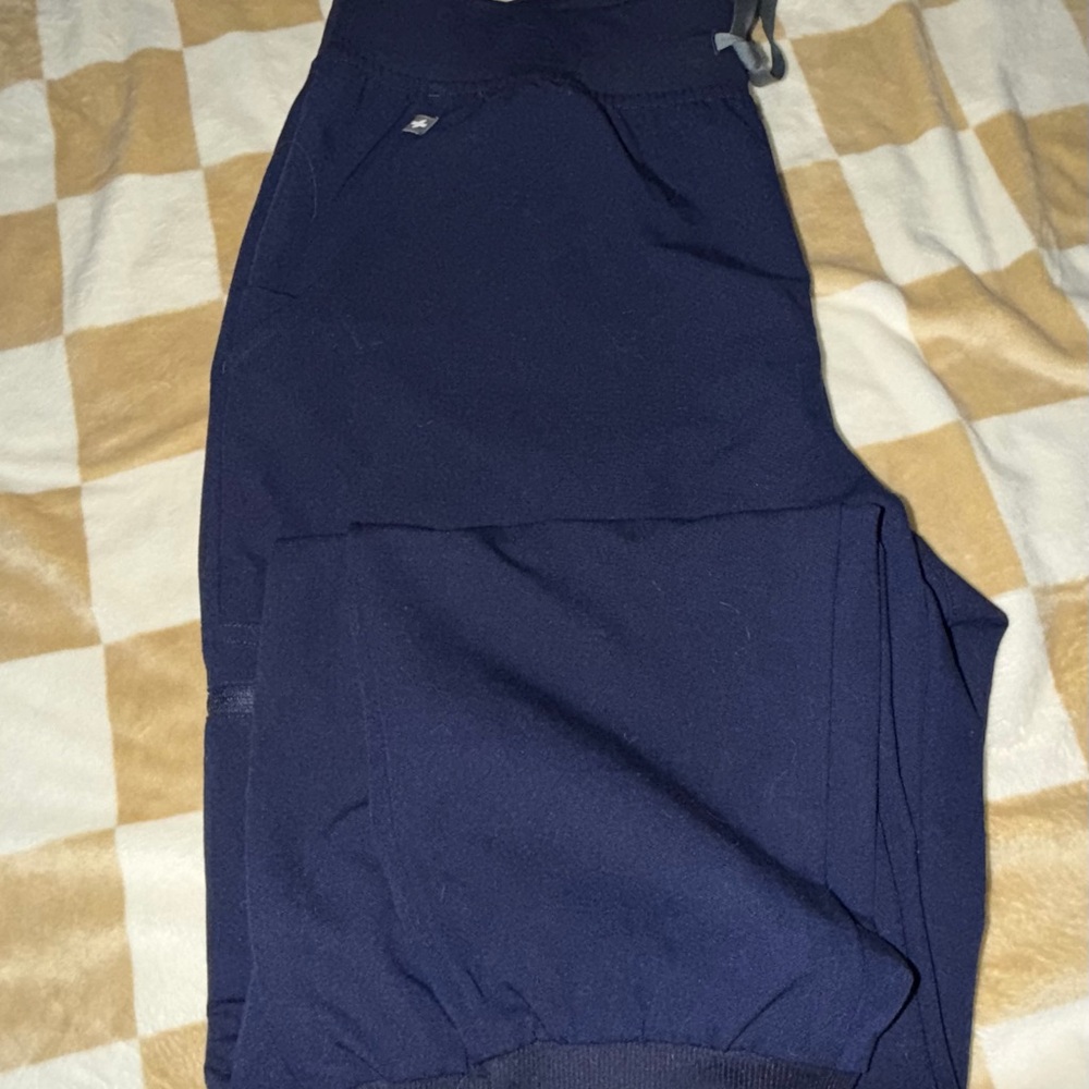 Figs Zamora Jogger Scrubs in navy medium NWT